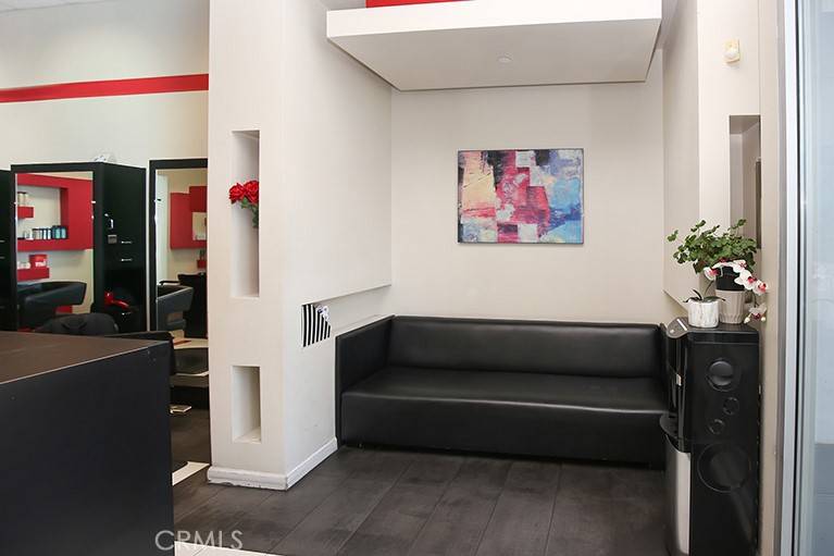 Glendale, CA 91204,919 S Central #E