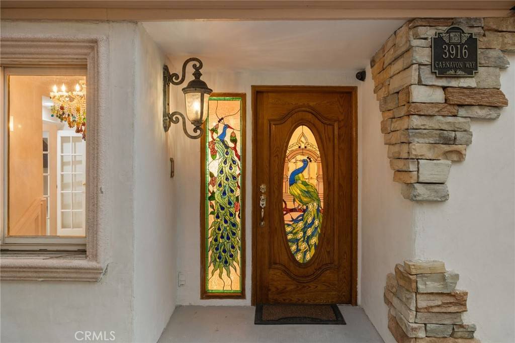 Los Angeles, CA 90027,3916 Carnavon