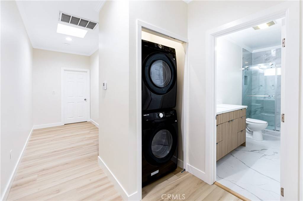 Glendale, CA 91205,720 E Windsor #C