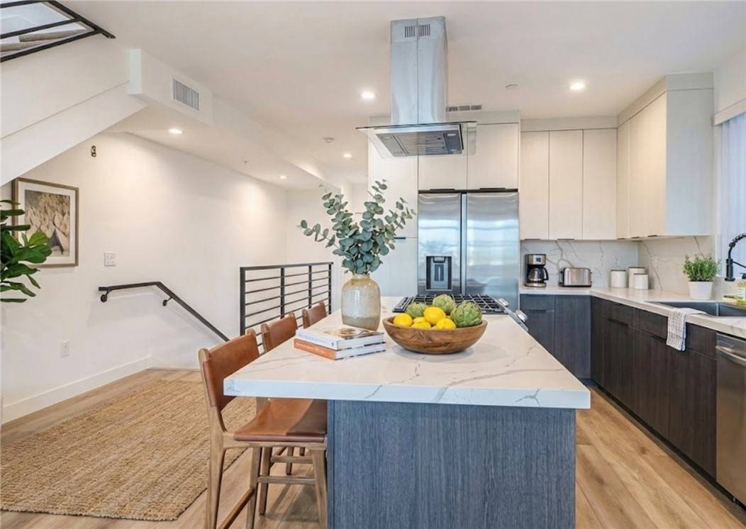 Los Angeles, CA 90019,1704 S Redondo BLVD