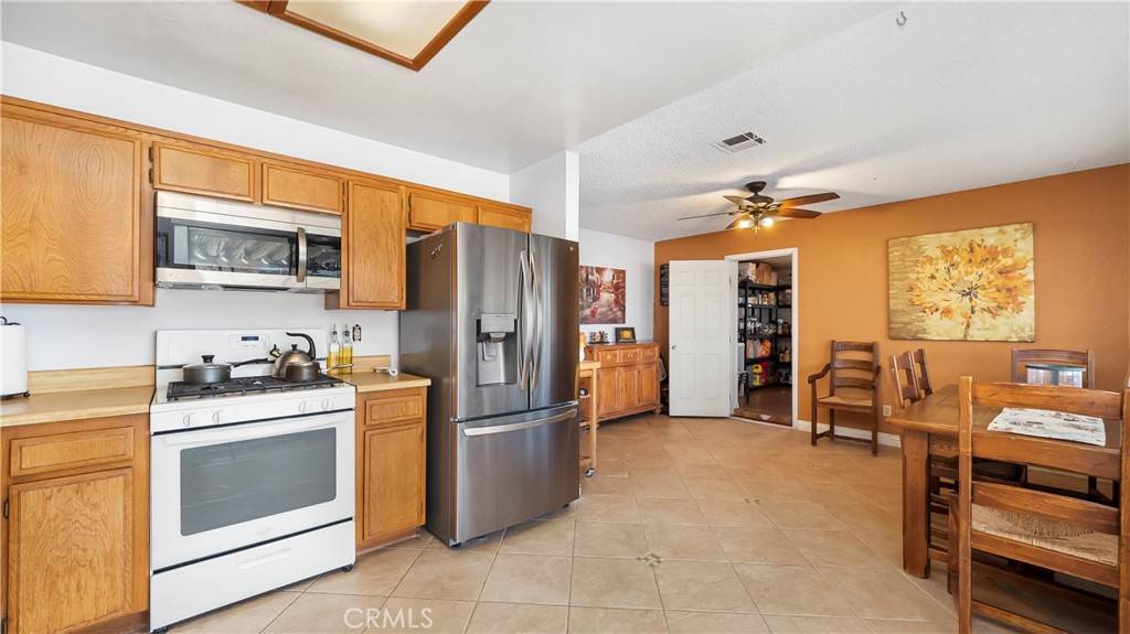 Victorville, CA 92392,12592 Rockinghorse CT