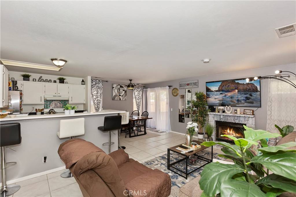 Adelanto, CA 92301,10434 Peach CT