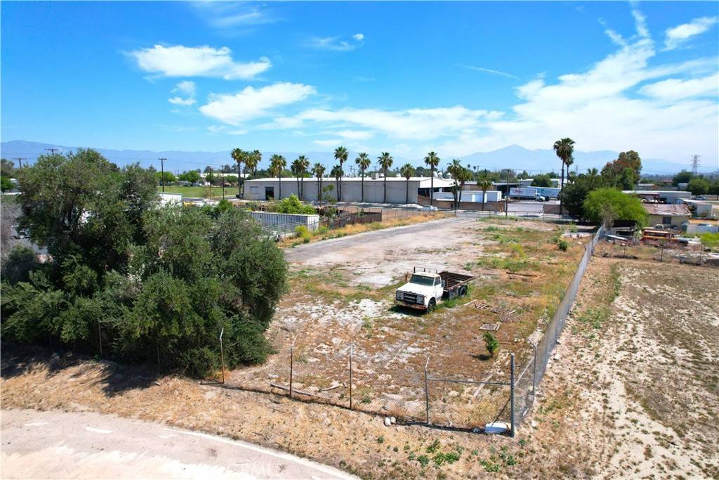 Colton, CA 92324,951 Jefferson LN