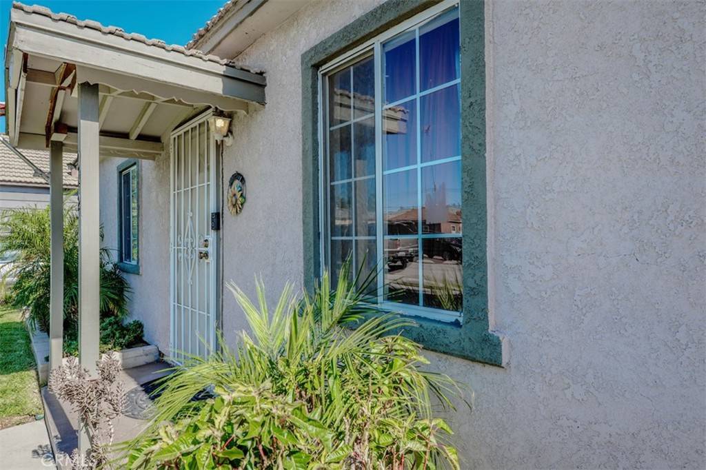 Colton, CA 92324,942 Florence AVE