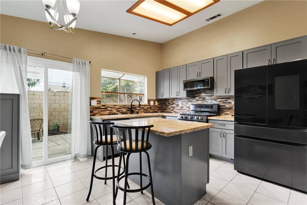 Colton, CA 92324,1050 Orangewood ST