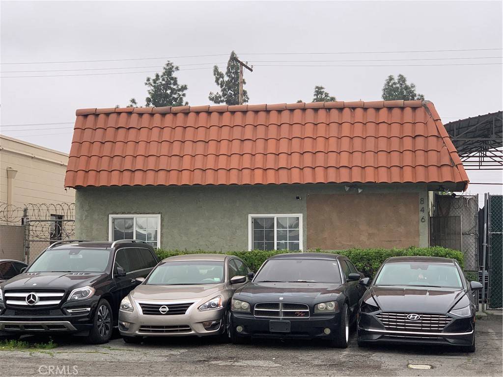 Covina, CA 91722,846 W Front ST