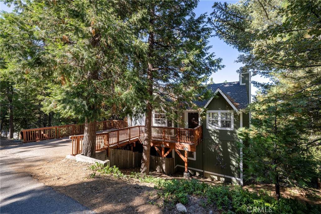 Lake Arrowhead, CA 92352,305 Summit RD