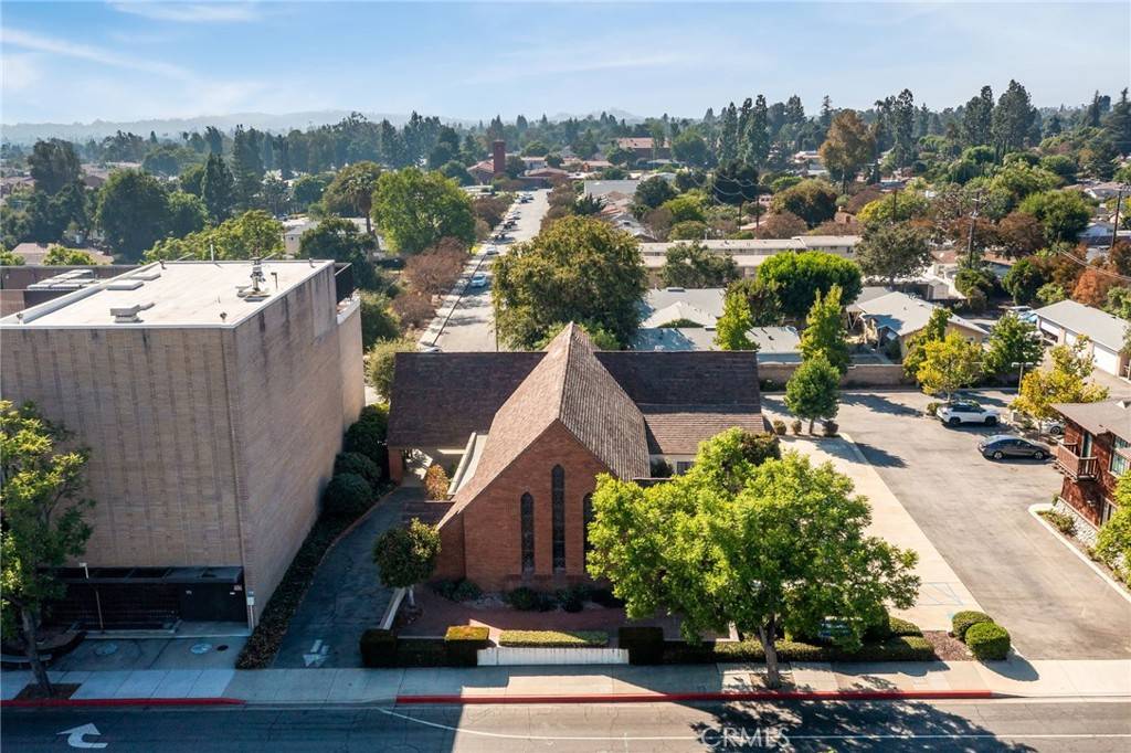 Claremont, CA 91711,325 N Indian Hill BLVD