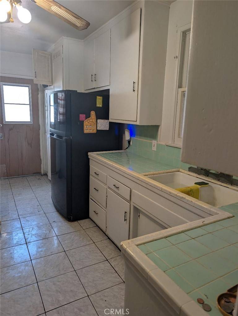 Compton, CA 90222,1619 W 136th ST