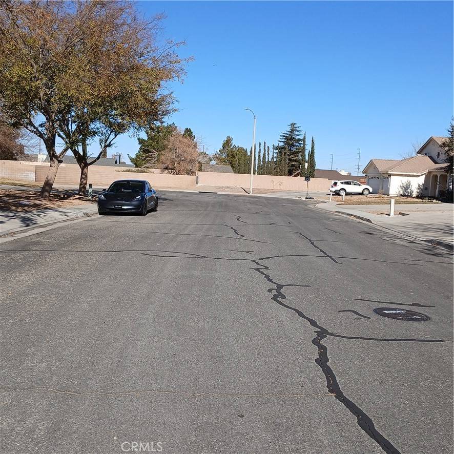 Hesperia, CA 92344,9065 Ventura CT