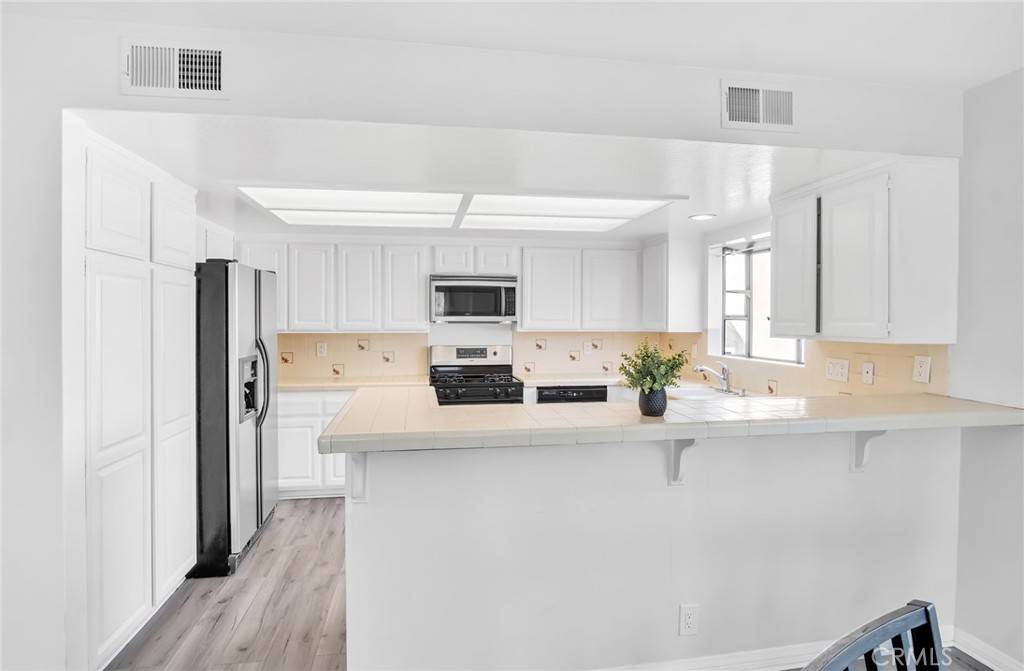 Long Beach, CA 90803,3833 E 2nd ST #203