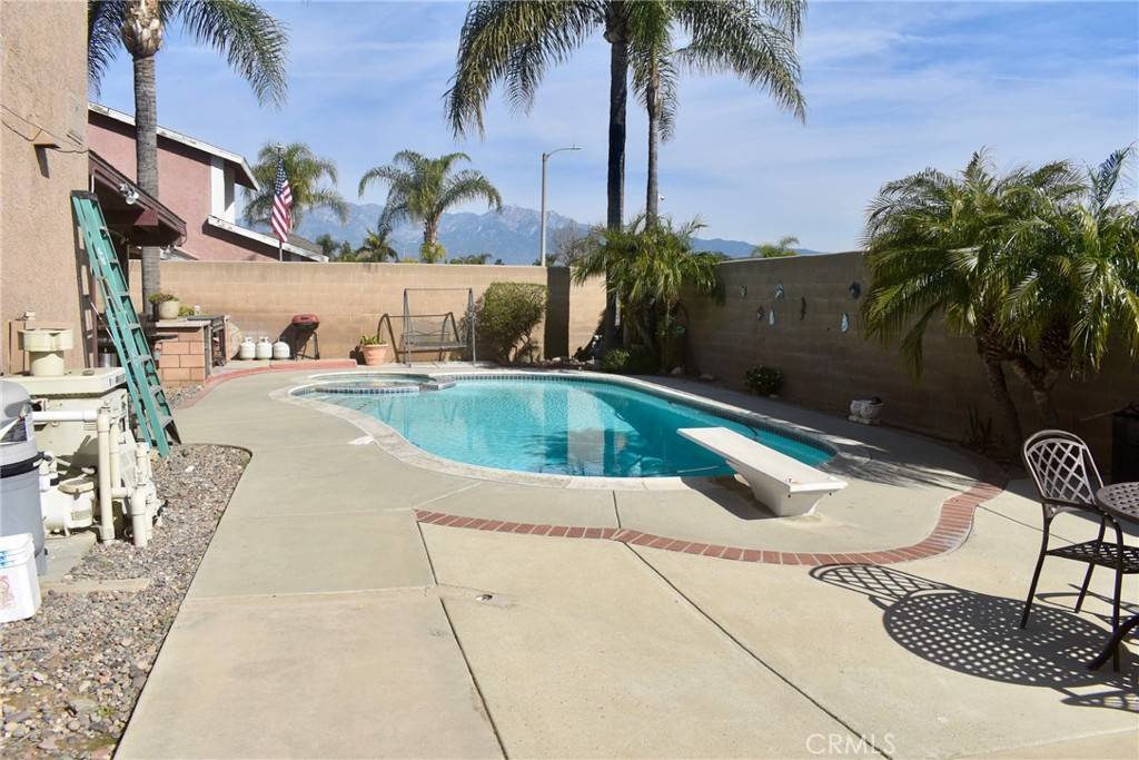 Ontario, CA 91761,1041 E Riverside DR