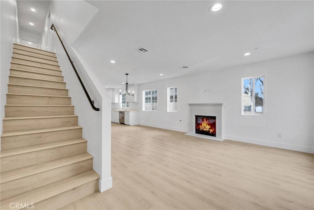 Fontana, CA 92335,16385 Valencia AVE #1