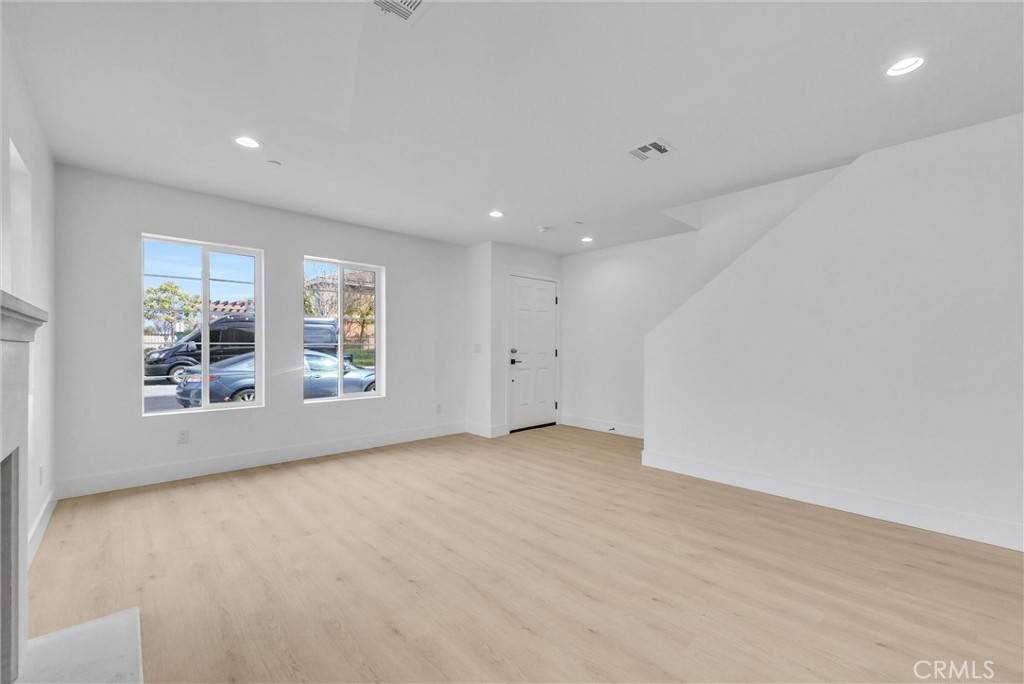 Fontana, CA 92335,16385 Valencia AVE #1