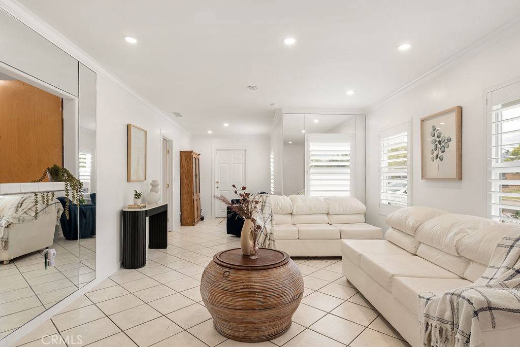 Glendora, CA 91740,915 S Danehurst AVE