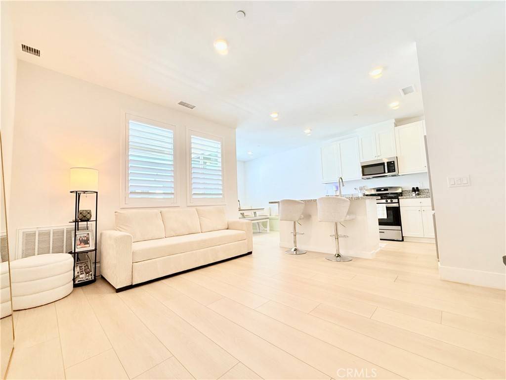 Ontario, CA 91764,1000 N Tangent Privado #303