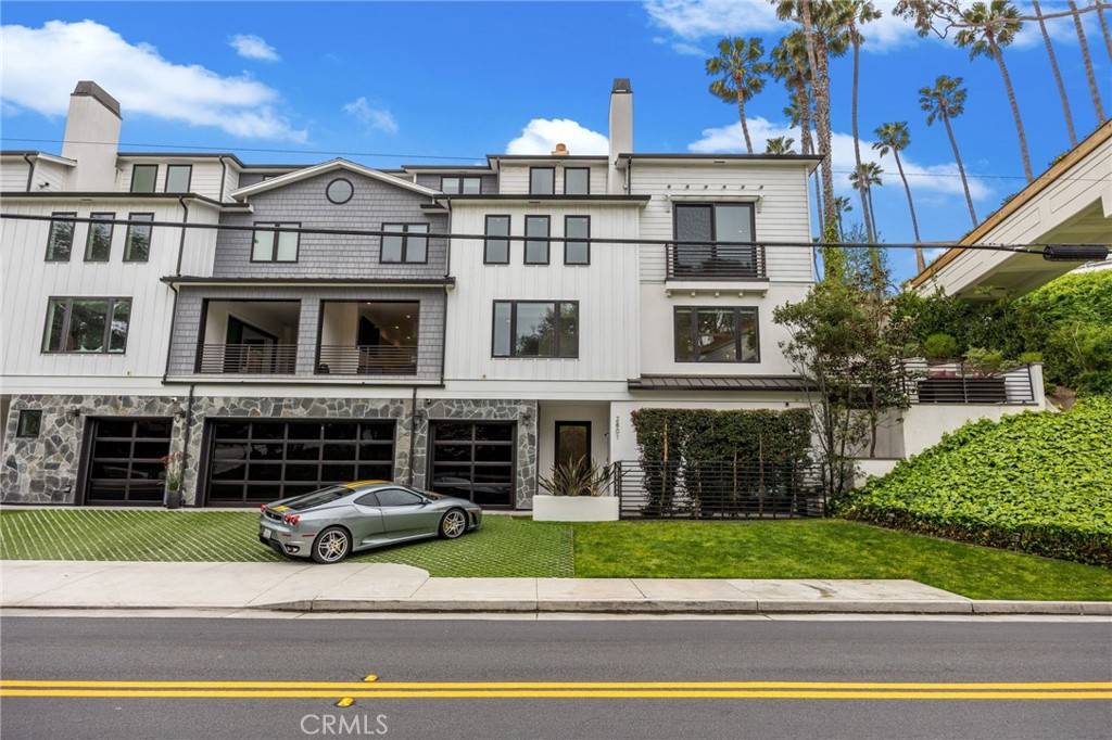 Corona Del Mar, CA 92625,2801 Bayside DR