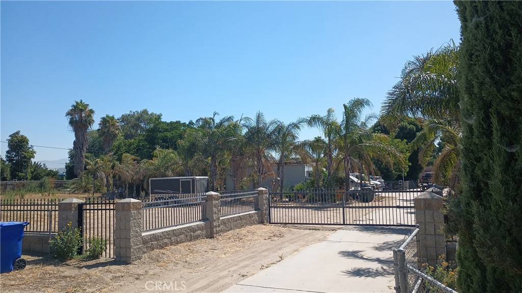 Fontana, CA 92337,11229 Cypress AVE