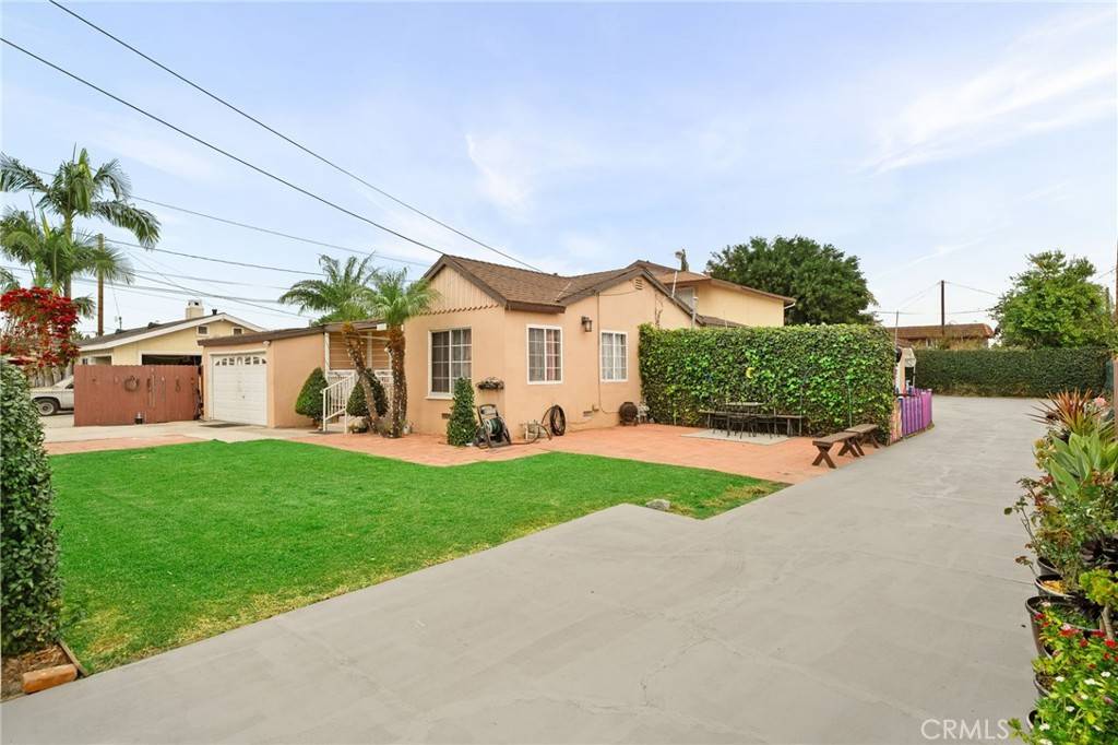 Lakewood, CA 90715,20822 Roseton AVE