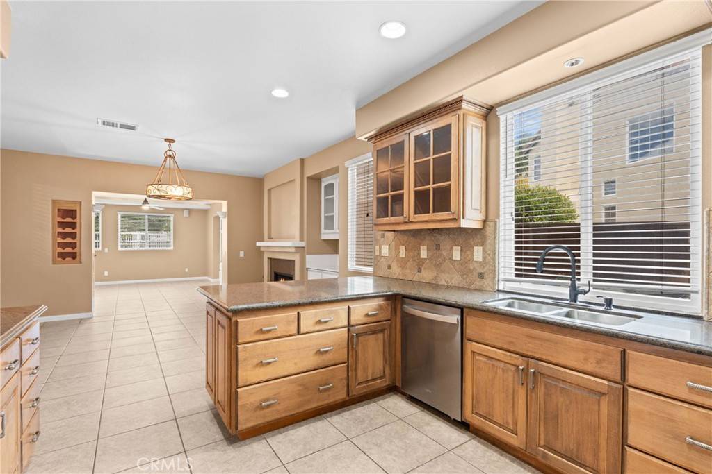 Temecula, CA 92592,32865 Naples CT