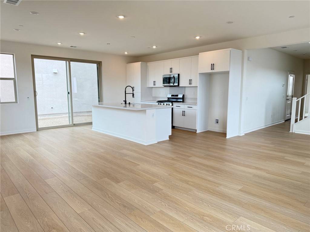 Fontana, CA 92336,15742 Caterpillar DR