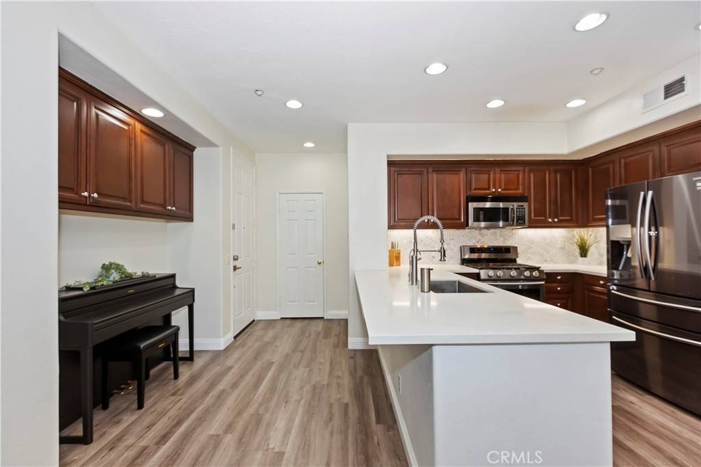 Irvine, CA 92603,374 Quail Ridge