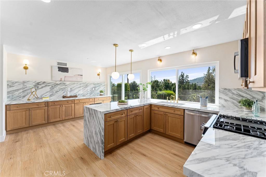 Hacienda Heights, CA 91745,2082 Salto DR