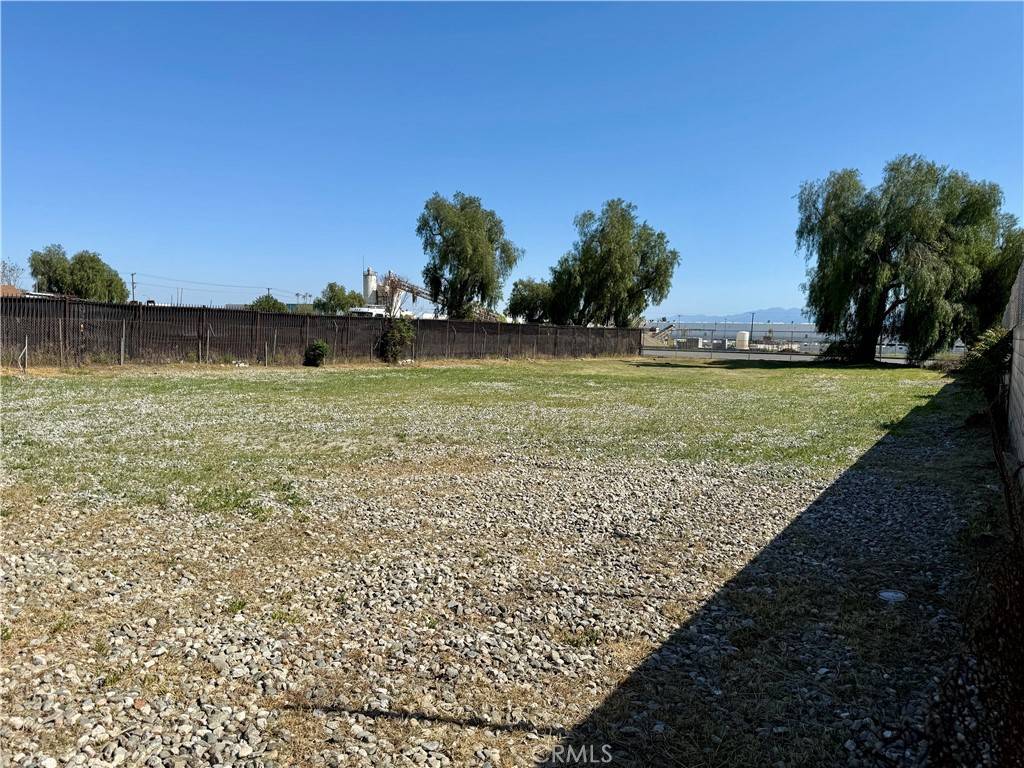 Ontario, CA 91761,998 E California ST