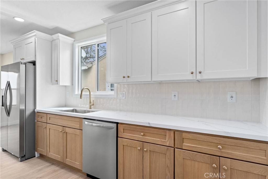 Compton, CA 90221,1824 E Pine ST