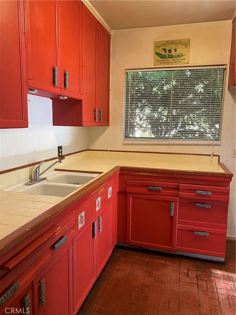 San Dimas, CA 91773,208 S Gaffney AVE