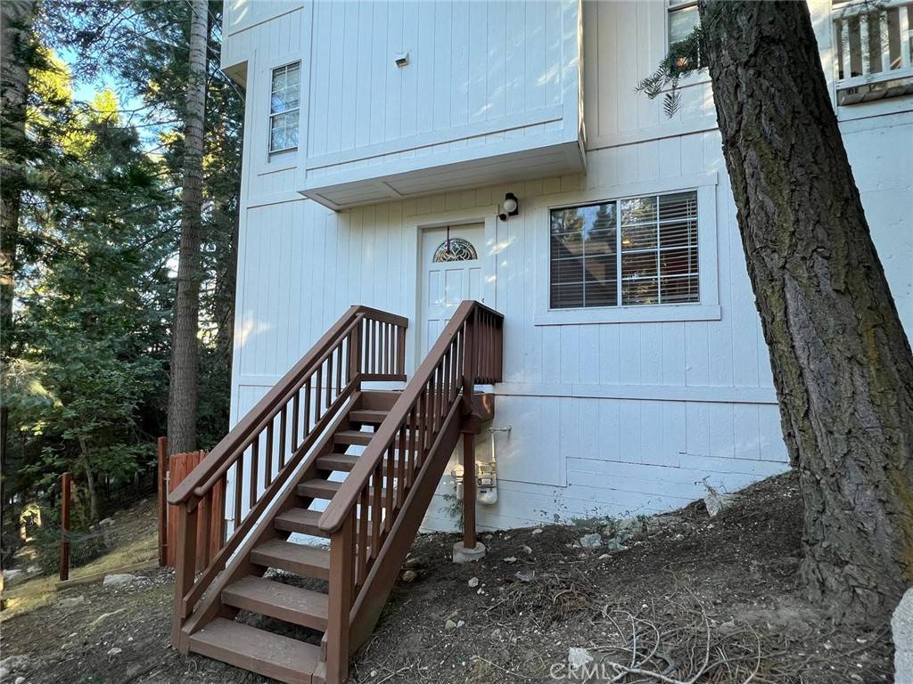 Twin Peaks, CA 92391,375 Grandview RD