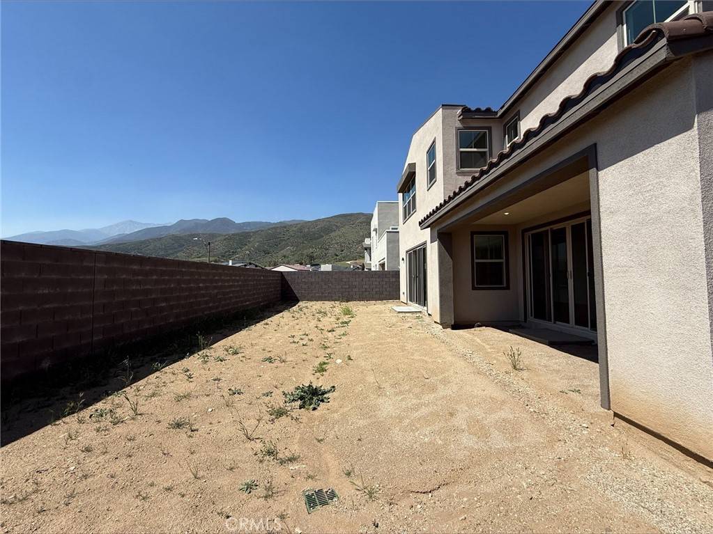 Fontana, CA 92336,4810 Swallowtail LN