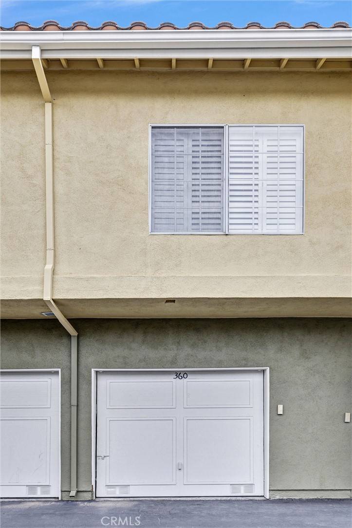 Irvine, CA 92614,33 Giovanni Aisle #360