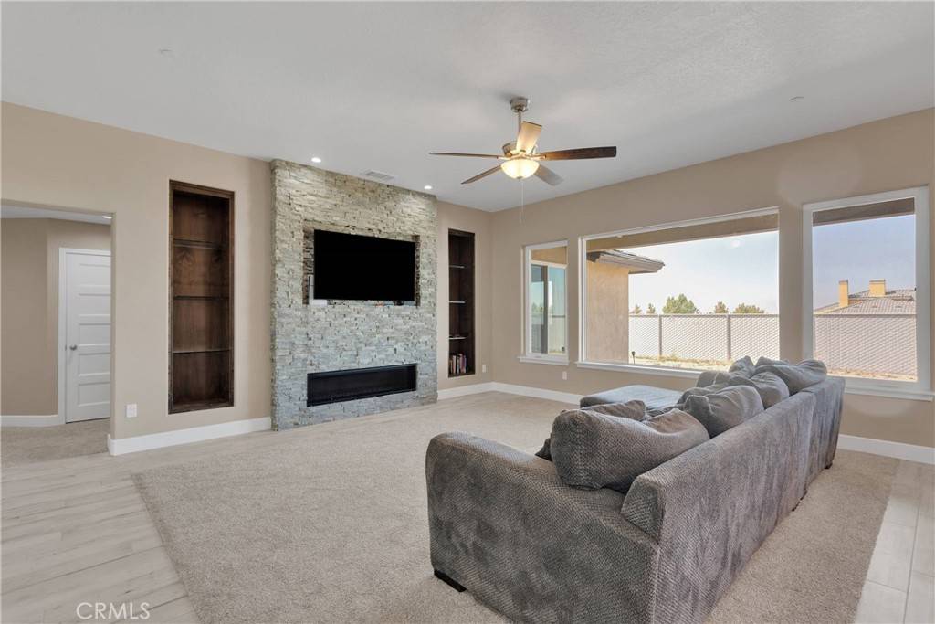 Oak Hills, CA 92344,12752 Farmington ST