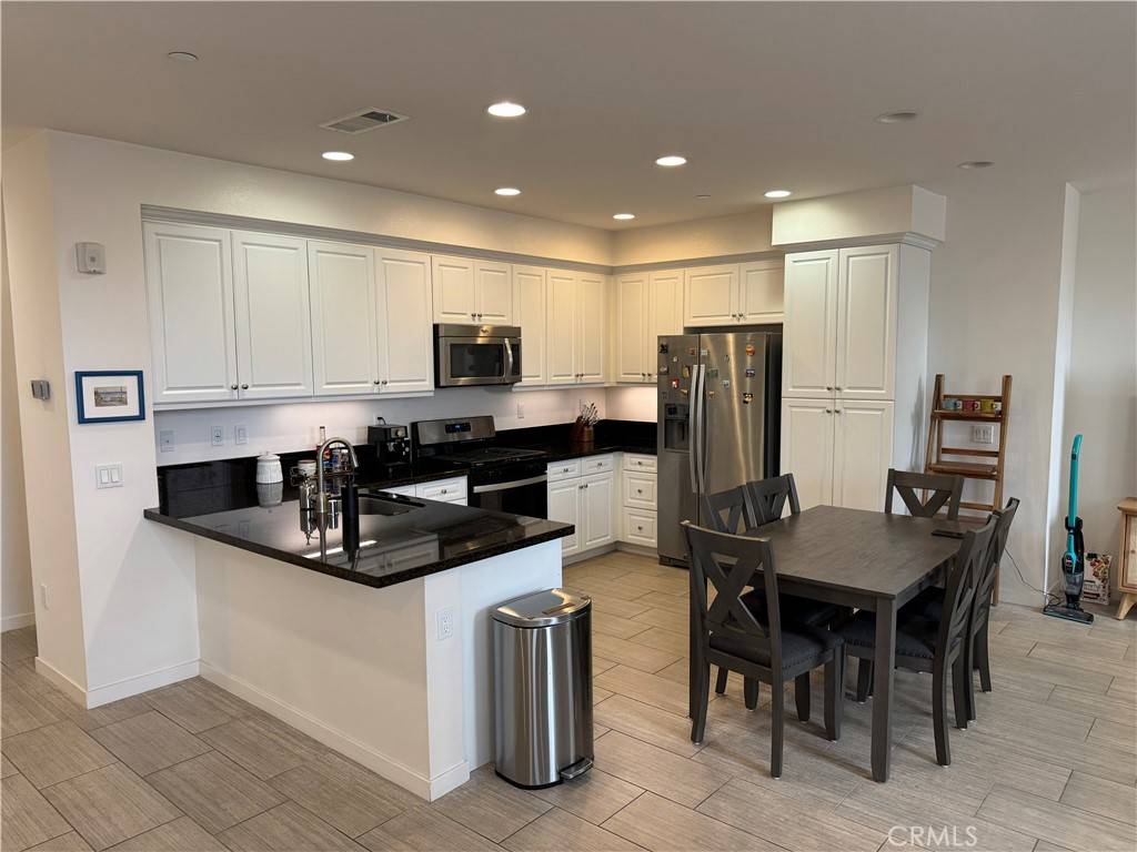 Montclair, CA 91763,8823 Jacaranda #F