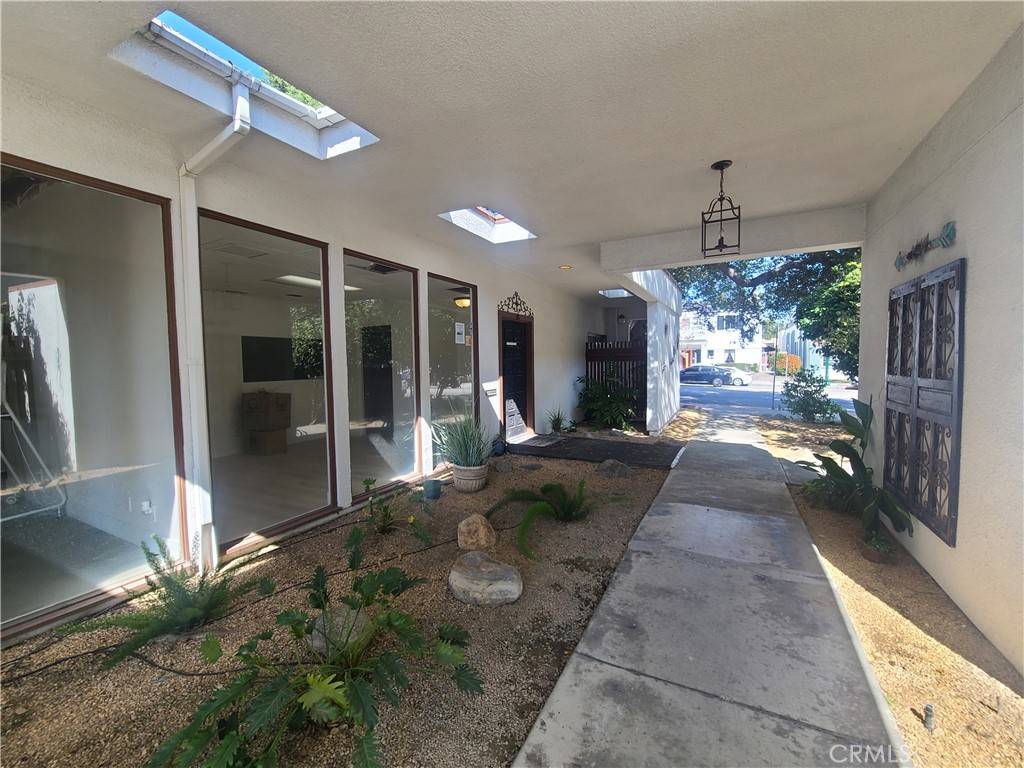 Claremont, CA 91711,231 N Indian Hill BLVD