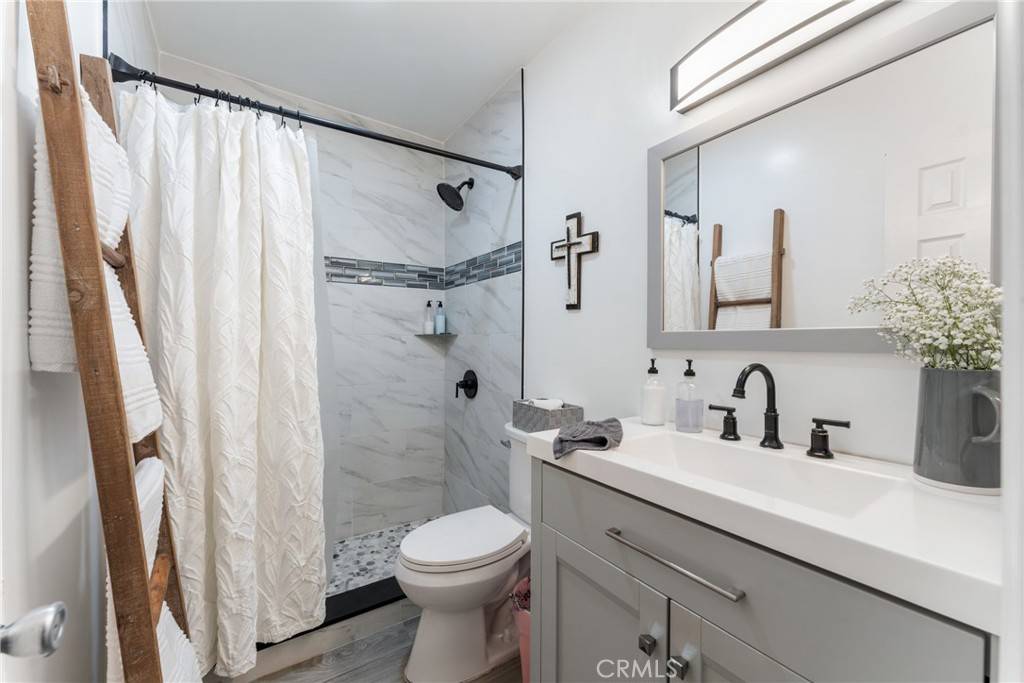 Los Angeles, CA 90042,5870 Benner ST #304