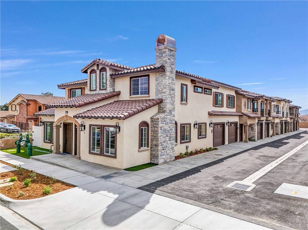 Fontana, CA 92335,16385 Valencia AVE #6