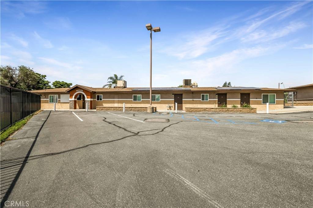 Bloomington, CA 92316,9904 Bloomington AVE