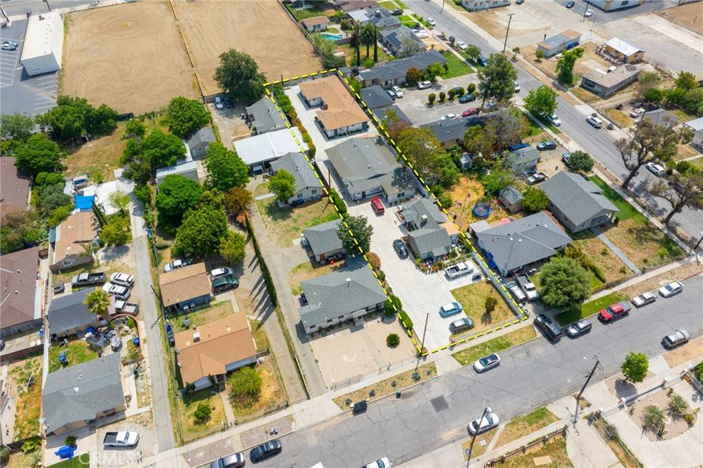 Fontana, CA 92335,9063 Olive ST