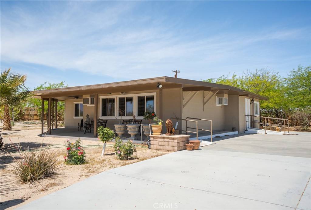 Joshua Tree, CA 92252,66125 Brant Cross
