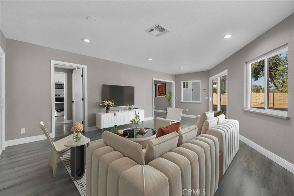 Redlands, CA 92373,725 Robinhood LN