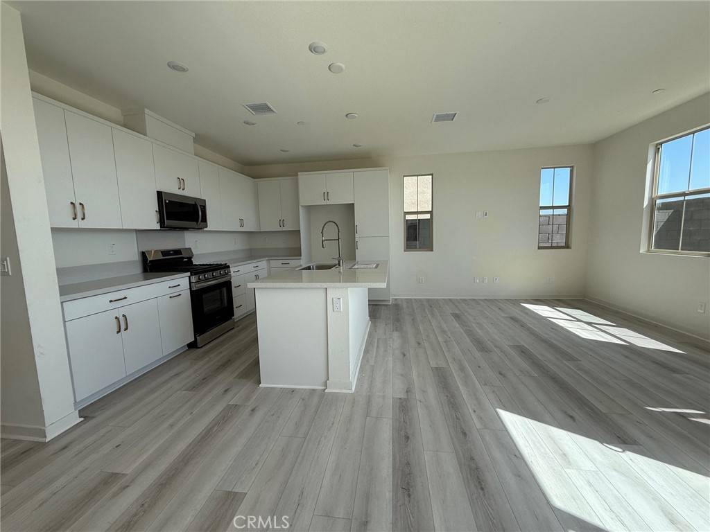 Fontana, CA 92336,15893 Blue Copper WAY