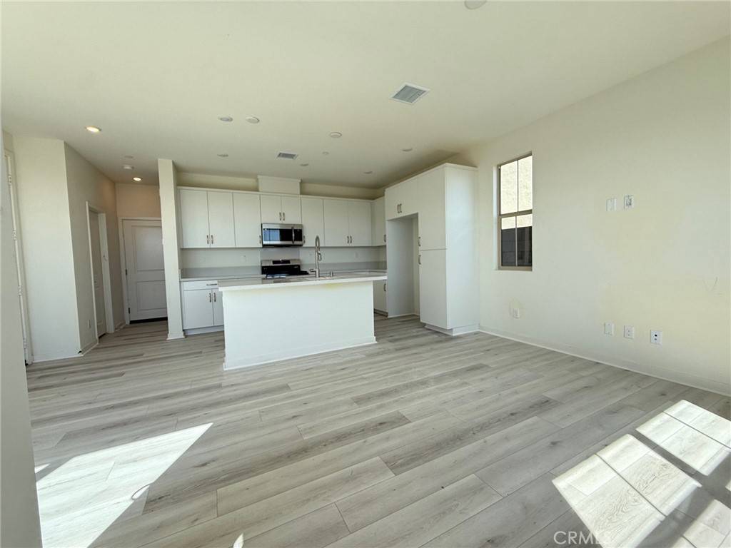 Fontana, CA 92336,15893 Blue Copper WAY