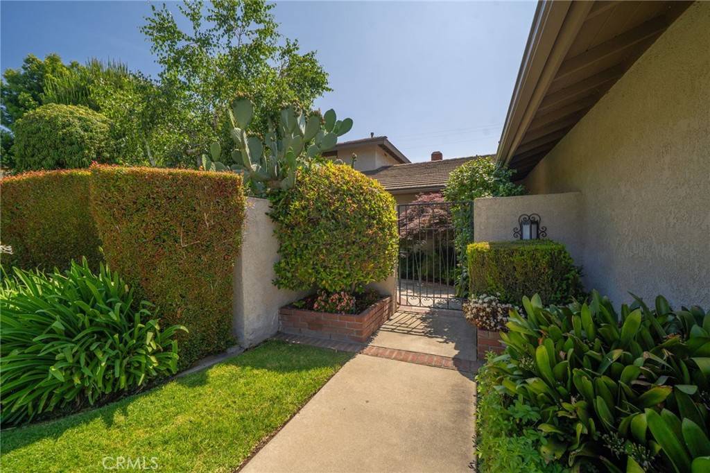 Glendora, CA 91741,964 N Entrada WAY