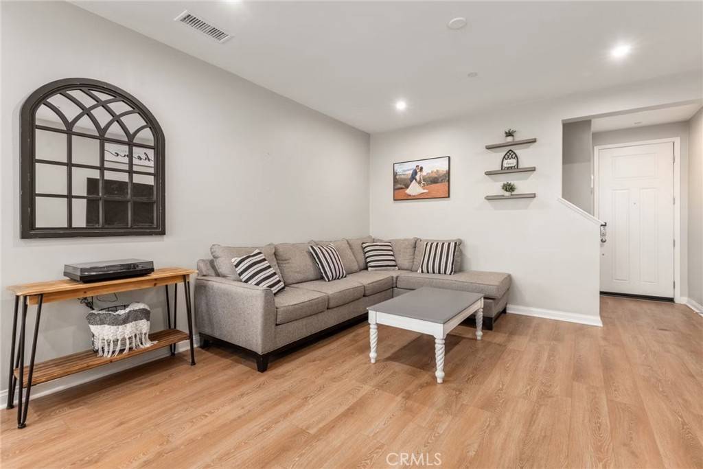 Fontana, CA 92336,16073 Narni LN