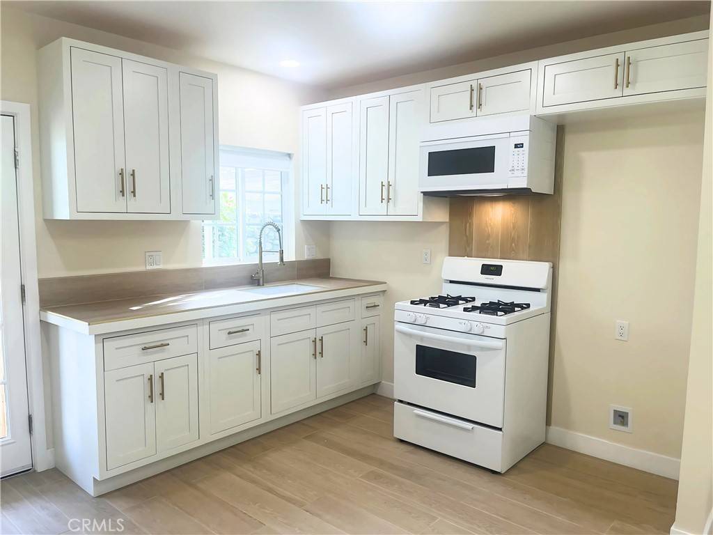 Ontario, CA 91764,614 E I ST #2