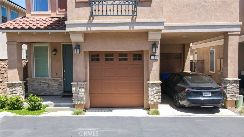 Fontana, CA 92336,15148 Ridge LN #4