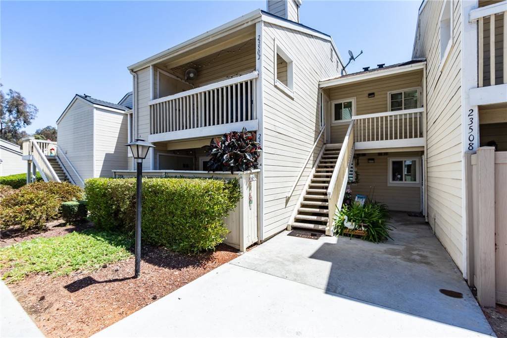 Yorba Linda, CA 92887,23502 Cambridge RD #306