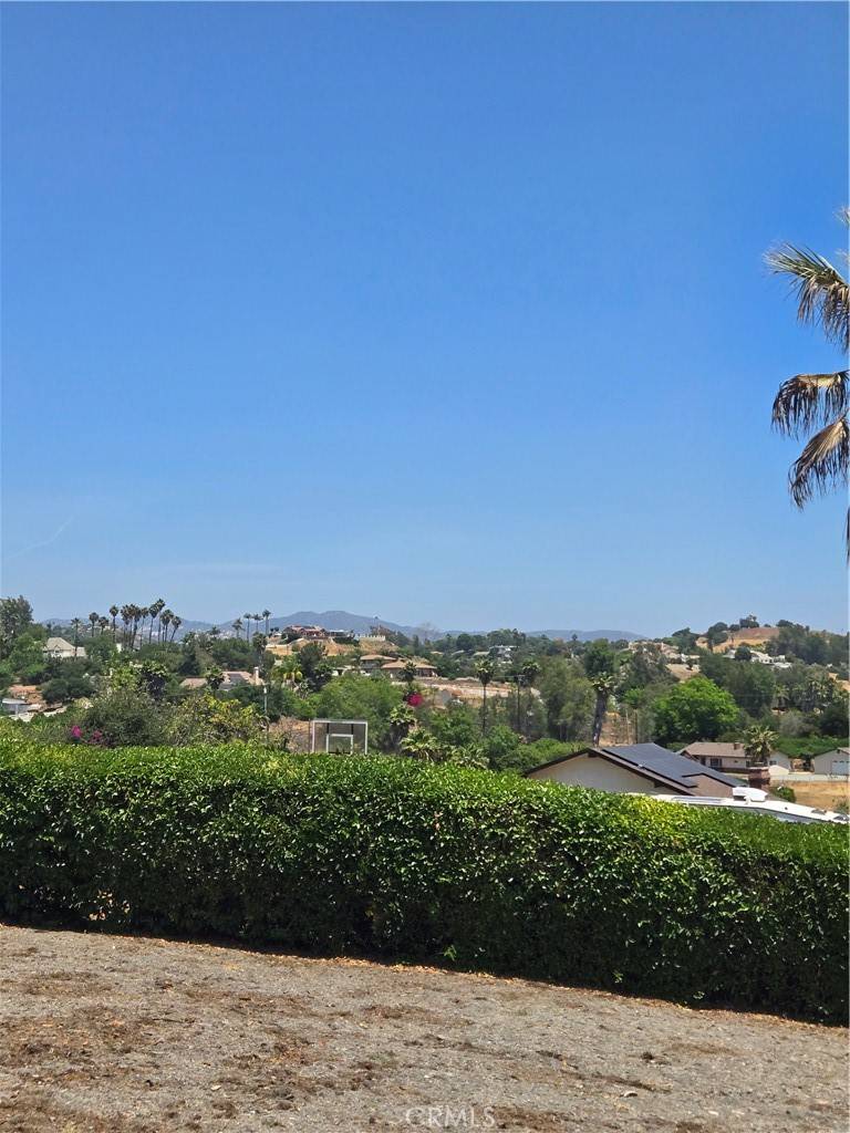 Escondido, CA 92025,2059 Summit DR